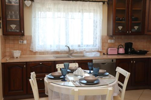 Chrisa's Beautiful Apartment Chania - Tap to explore photos