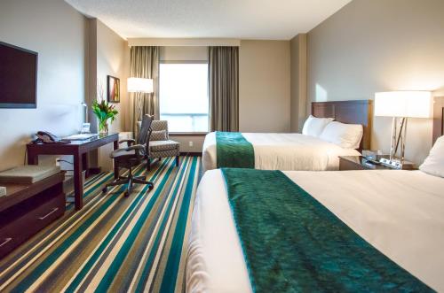 Signature Queen Room with Two Queen Beds image 9