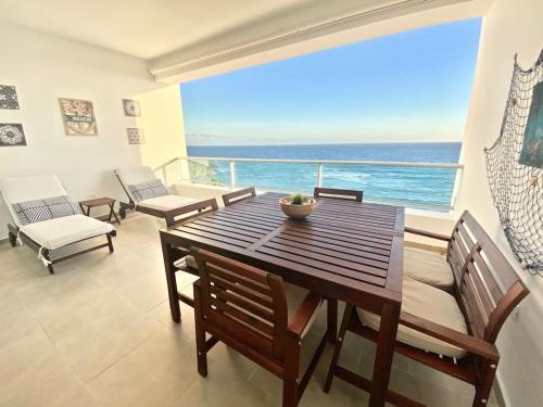 Beachfront apt with Stunning Views at Marbella