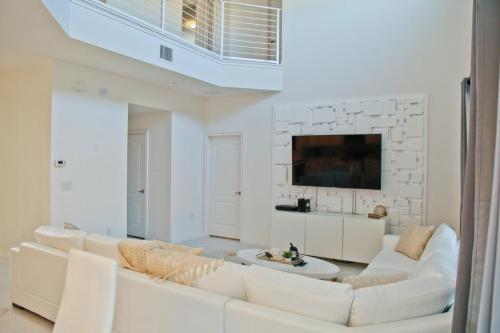 6 Bedroom Pool Spa & Game Room villa - image 12