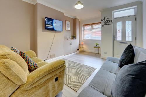 Two-Bedroom House image 8