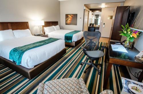 Signature Queen Room with Two Queen Beds room in Hotel Blackfoot