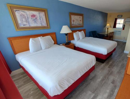 2 double beds
