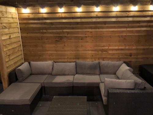 Iekārtas, Luxury Barn & Hot Tub at Escape to the Stables in Llandyrnog