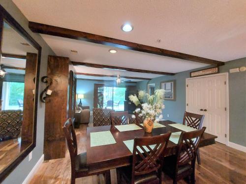 Solace Space at Foothills - CLOSE TO ALL OF BRANSON!! Luxury Comfort! - image 11