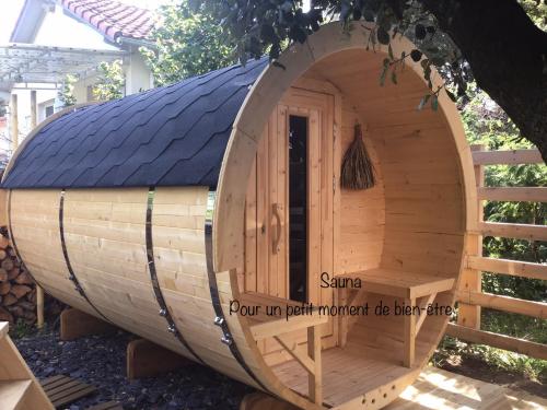 Szauna, Juste par hasard chambres d hôtes insolites à 140 m de la mer (Juste par hasard chambres d hotes insolites a 140 m de la mer) in Saint Michel Chef Chef