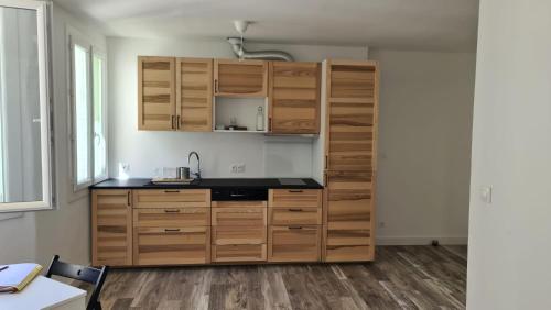 CASSIS CENTRE Magnifique Appartement à 2 mn de la plage et du Port, tous les commerces à proximité idéalement placé CASSIS CENTRE Magnifique Appartement à 2 mn de la plage et du Port, tous les commerces à proximité idéalement placé