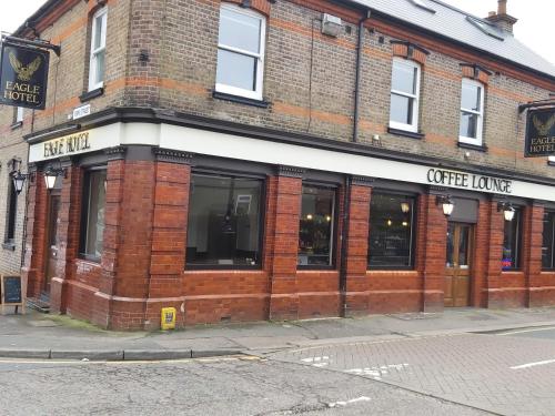 Eagle Hotel Luton Airport - image 11