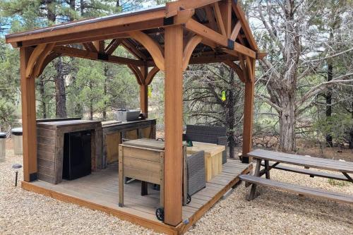 Live Simply Cabin, Walking distance to East Zion trails