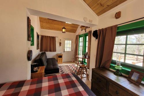 Live Simply Cabin, Walking distance to East Zion trails