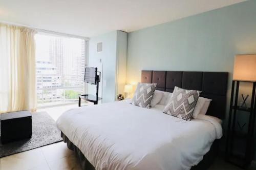 Ilikai Marina Condominiums - image 8