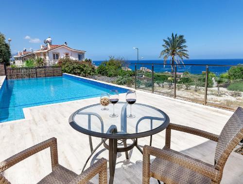 An Executive 3 bedroom villa, Private pool, Ac Wifi in all rooms, internet Tv