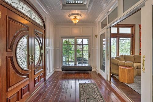 Ornate Lake Arrowhead Home with Deck in Lake Arrowhead, USA