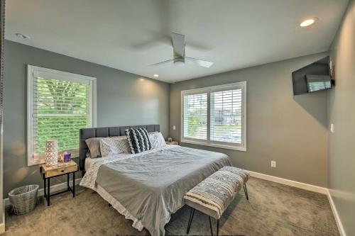 Stylish Home on Green Lake with BBQ and Fire Pit! - image 6