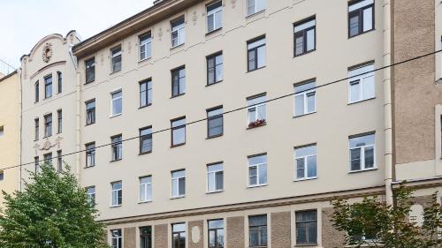 НУАР near Auróra cirkáló