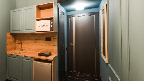 НУАР near Auróra cirkáló