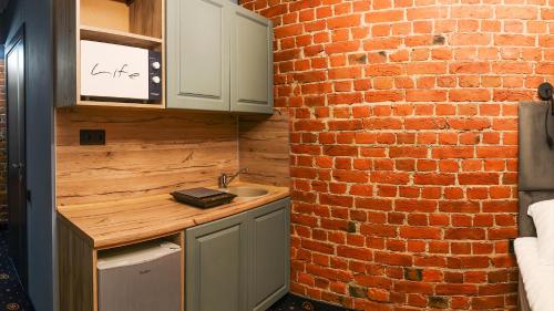 НУАР near Auróra cirkáló