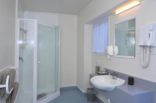 Fenton Court Motel - image 5