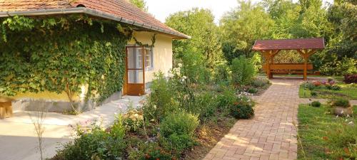 Exterior view, Hungarian Farmhouse in Domaszék
