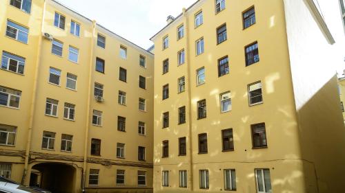 НУАР near Auróra cirkáló