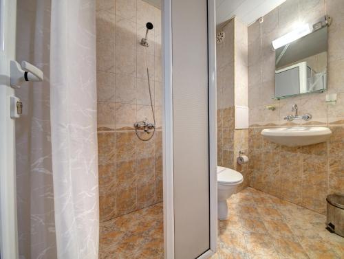 Triple Room room in Hotel Kokiche