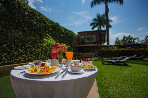 Rodyti, Humura Resorts in Kampala