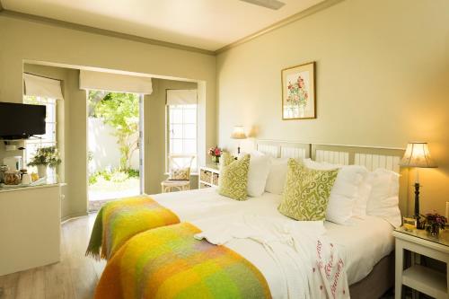 Cornerway House Room Type - Twin Room