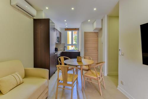 Cozy apartment Juan-Les-Pins / 200m Beach - 식음료(F&B)