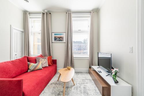 One-Bedroom Apartment with Kitchen and Sofa Bed