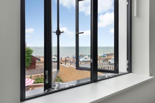 Home with sea views next to the beach! Home with sea views next to the beach!