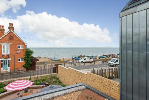 Home with sea views next to the beach! Home with sea views next to the beach!