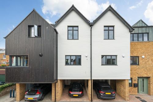 Home with sea views next to the beach! Home with sea views next to the beach!