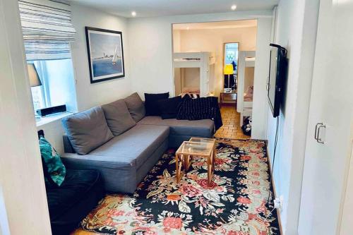 Lägenhet med havsutsikt & uteplats i vårt hus på Käringön (Lagenhet med havsutsikt & uteplats i vart hus pa Karingon) in Käringön