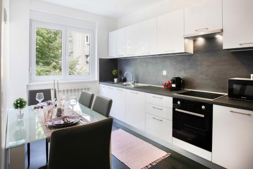Sunny 2bdr Apartment With Balcony - Zagreb