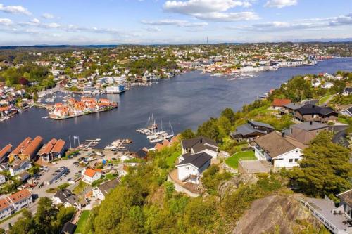 Apartment with amazing views - free parking, Arendal