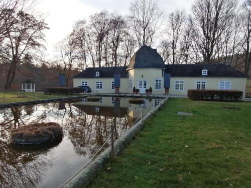 Ferienwohnung am Schloßpark 8.4km von Auf der Höhe entfernt