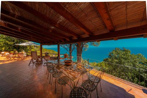  Villa dei Castagni con vista mare by Wonderful Italy in Cefalú