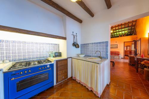 Villa dei Castagni con vista mare by Wonderful Italy