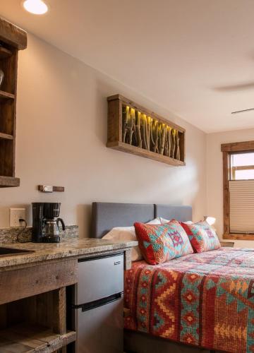 Clear Creek Inn - Tap to explore photos