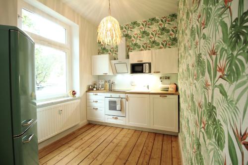 SECRET HIDEAWAYS tropical Feeling mit 2 Schlafzimmer nahe City l Messe l Flughafen l Hbf 589m von Kremerstraße entfernt