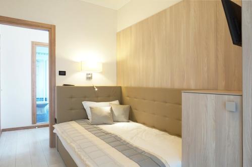 Single Room with Balcony and Lateral Sea View room in Hotel Monaco