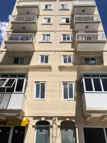 F10 Room 3, Private Room two single beds shared bathroom in shared Flat, Msida (Foto 3)
