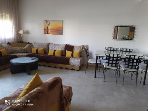 Grand appart luxueux au RDC vue piscine au complexe savannah beach que pour famille in 시디 라할