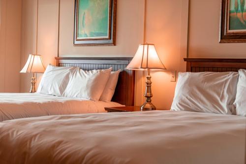 2 queen beds