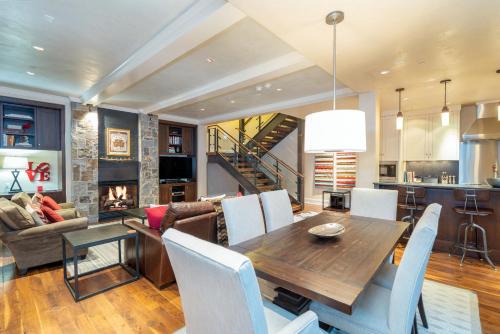 Element 52, Auberge Collection