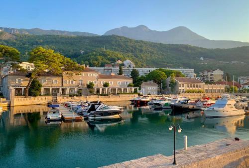 Lazure Hotel & Marina - image 6