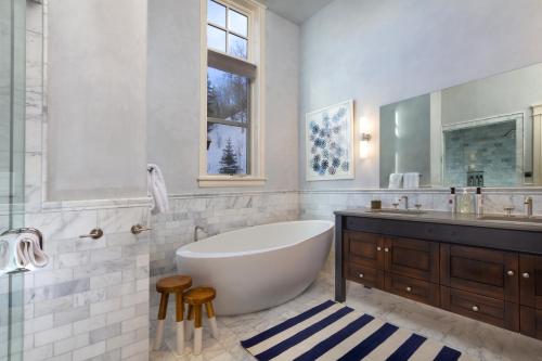Element 52, Auberge Collection