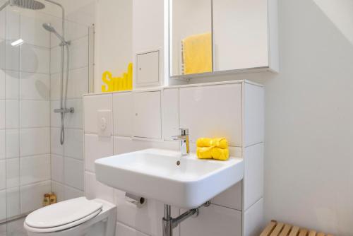 [LR] Renovated +AC+rain shower+wooden floorboards