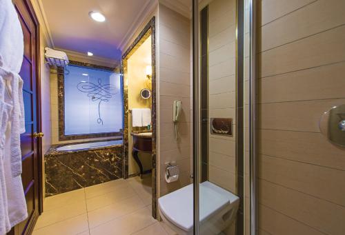 room detail thumbnail 2