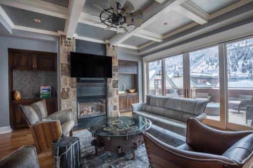 Element 52, Auberge Collection